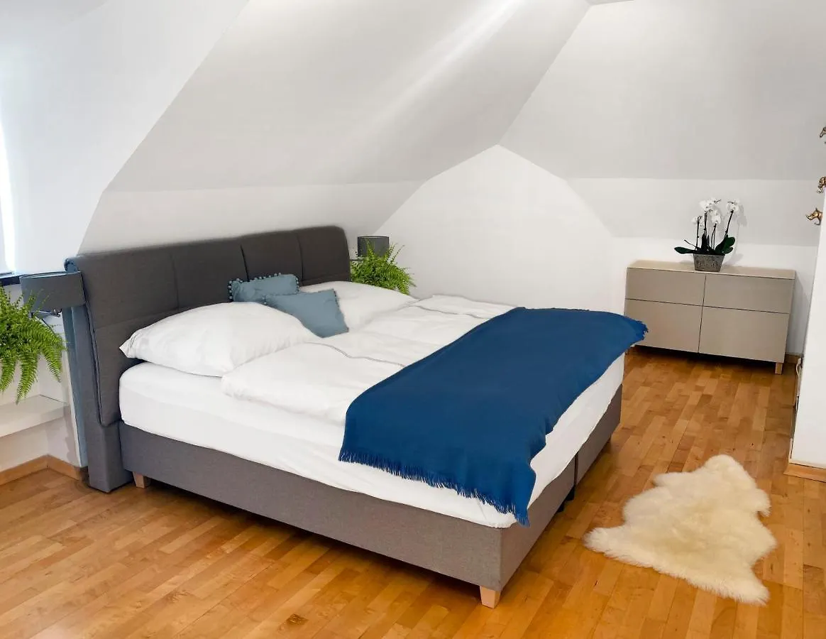 Ultimate Concierge Serviced Private Penthouse Apartment, In Altstadt 잘츠부르크 0*,  오스트리아